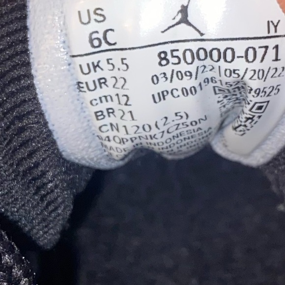 Kids Jordan 12 black taxi size 6c - Picture 7 of 7